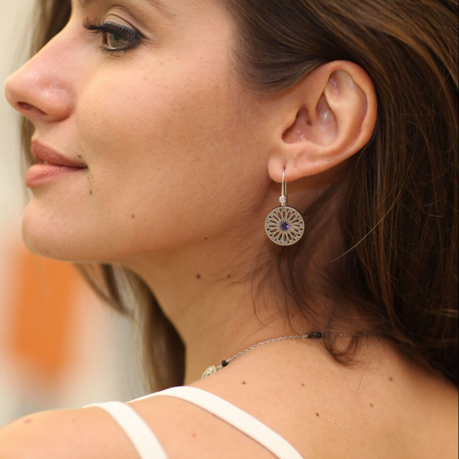 Brinco Gaudí Safira 18k