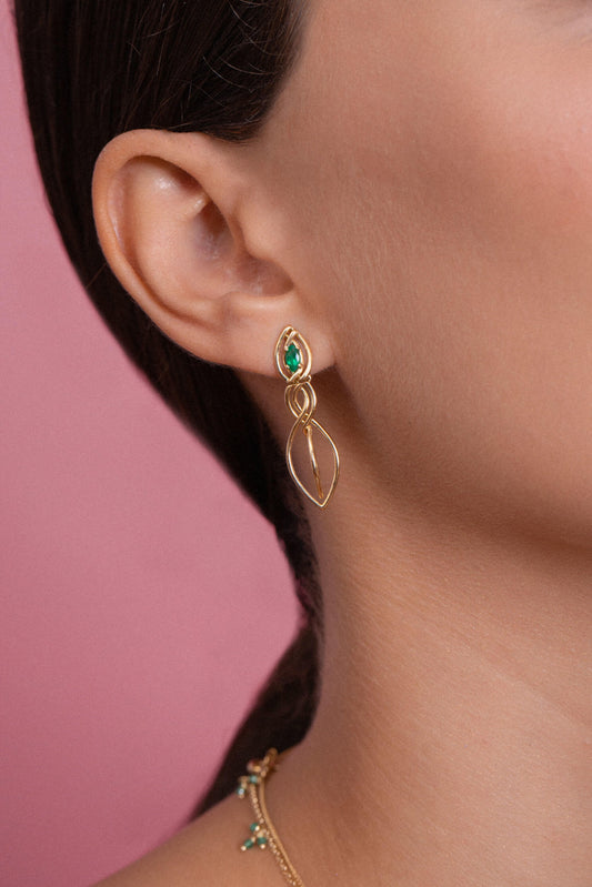 Brinco Nós Torção Esmeralda 18k