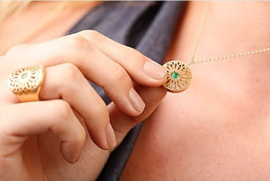 Pingente Gaudí Esmeralda 18k