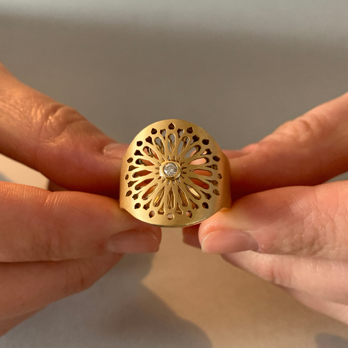 Anel Gaudí Brilhante 18k