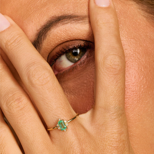 Anel Esmeralda Baguete com Brilhante 18k