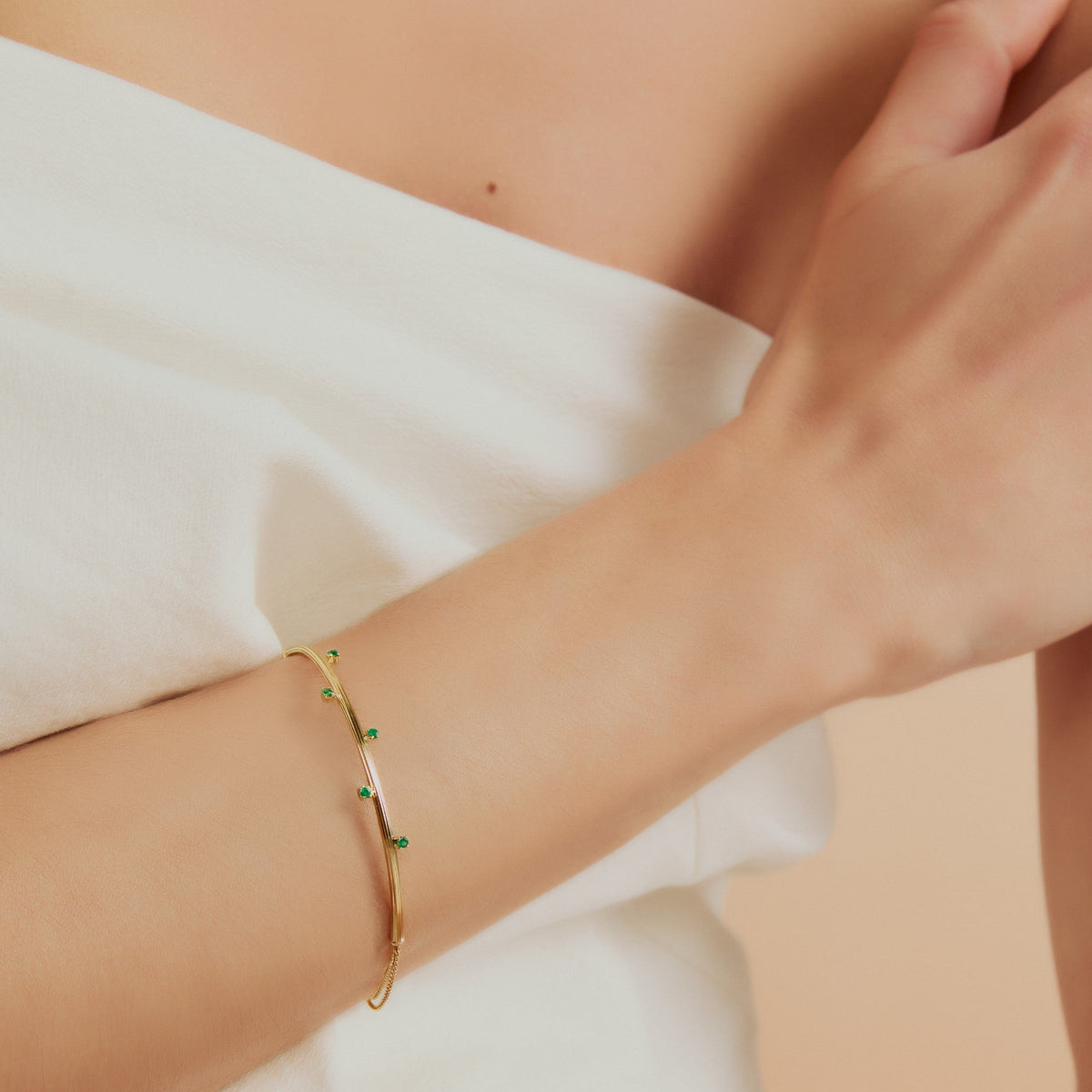 Bracelete Flow com Esmeraldas 18k
