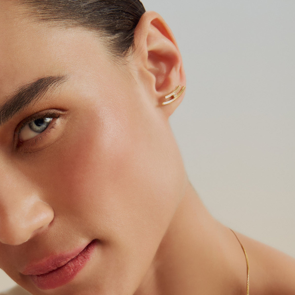 Brinco Earcuff Flow com Brilhantes 18k