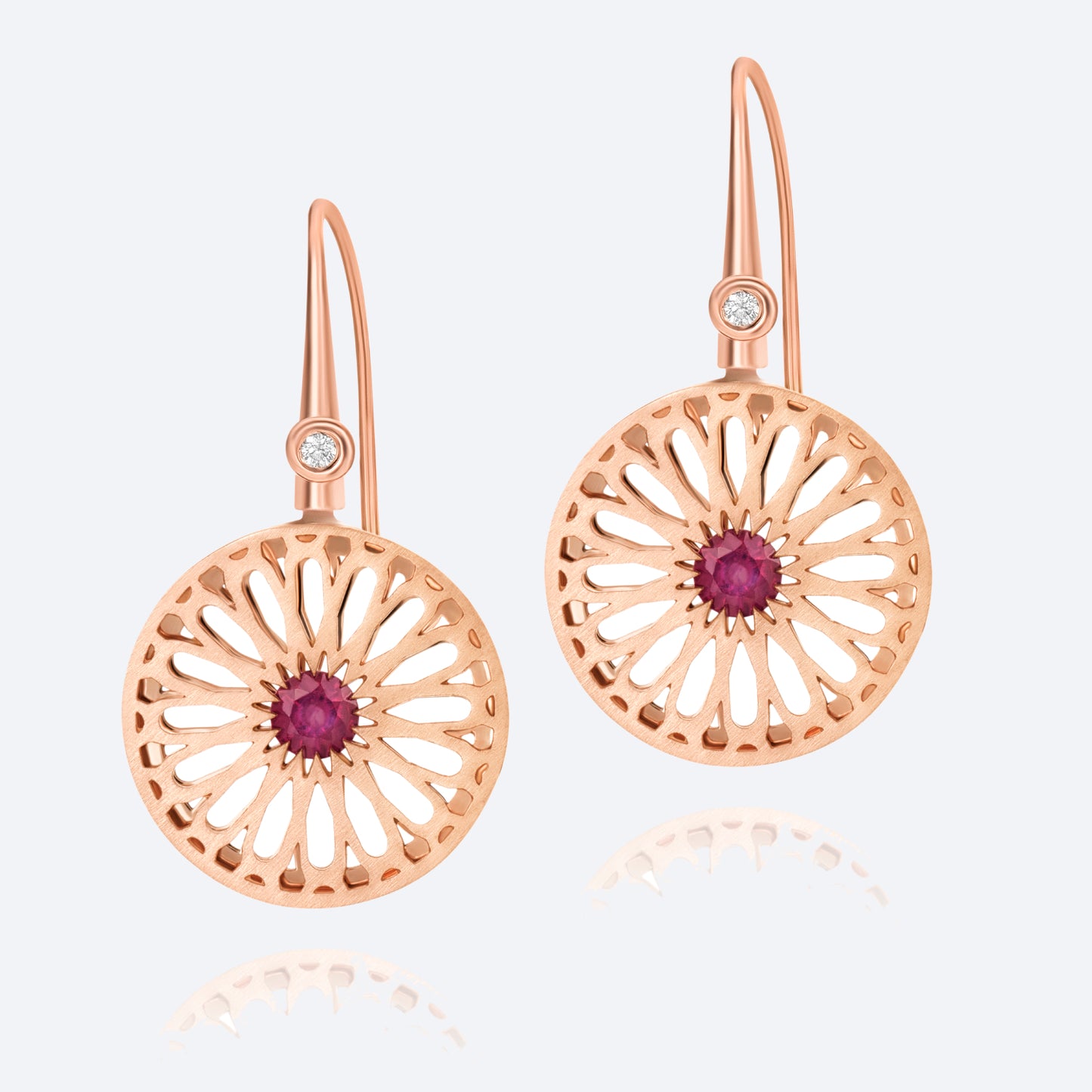 Brinco Gaudí Rubi 18k