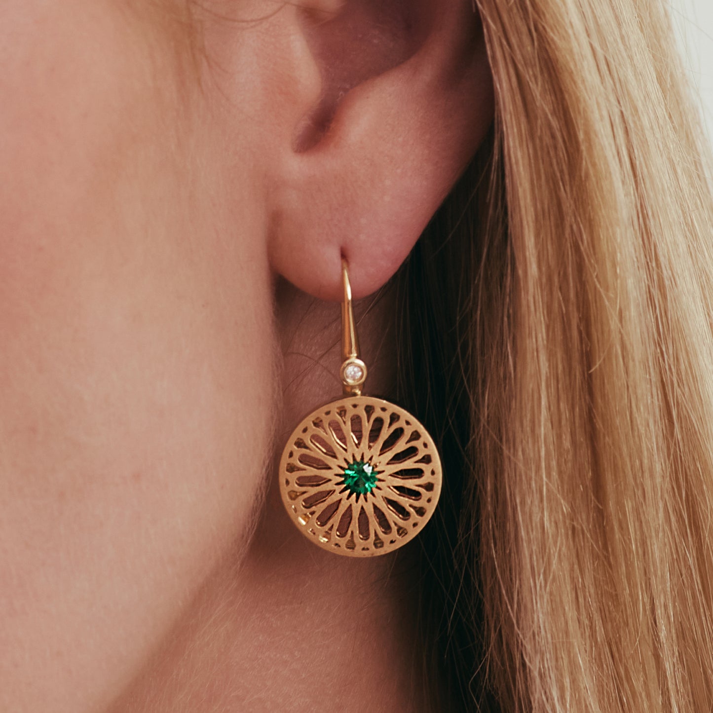 Brinco Gaudí Esmeralda 18k