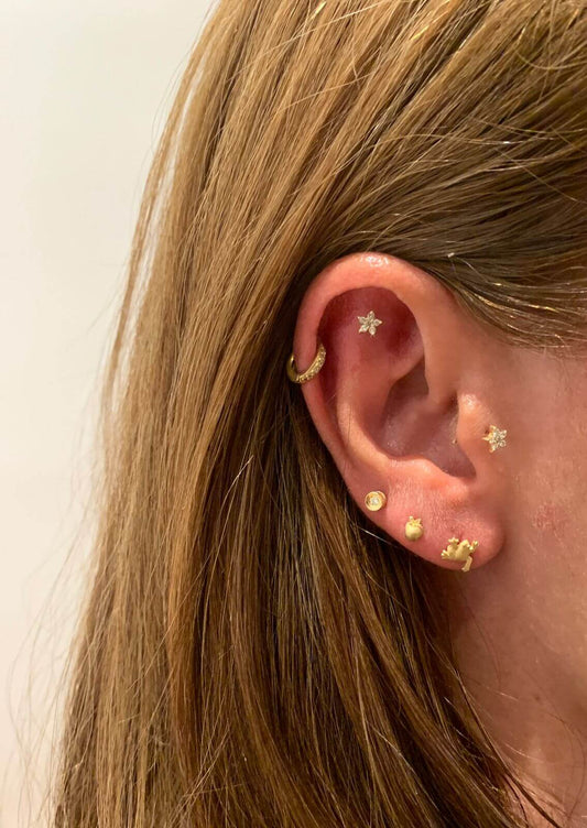 Brinco Piercing Maça 18k