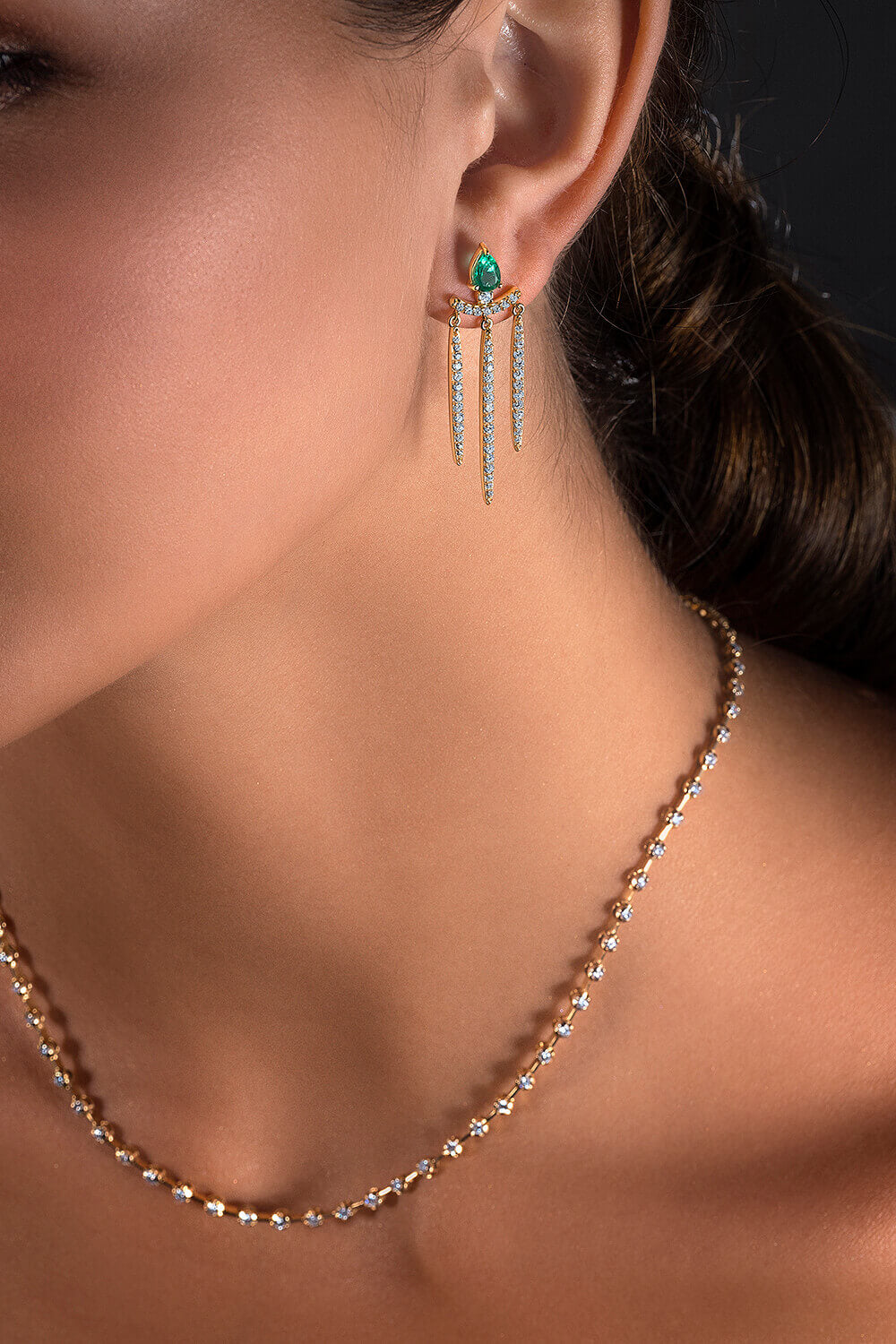 Brinco Spikes Longos Esmeralda 18k