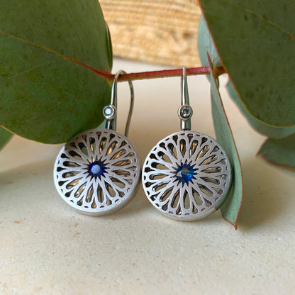 Brinco Gaudí Safira 18k