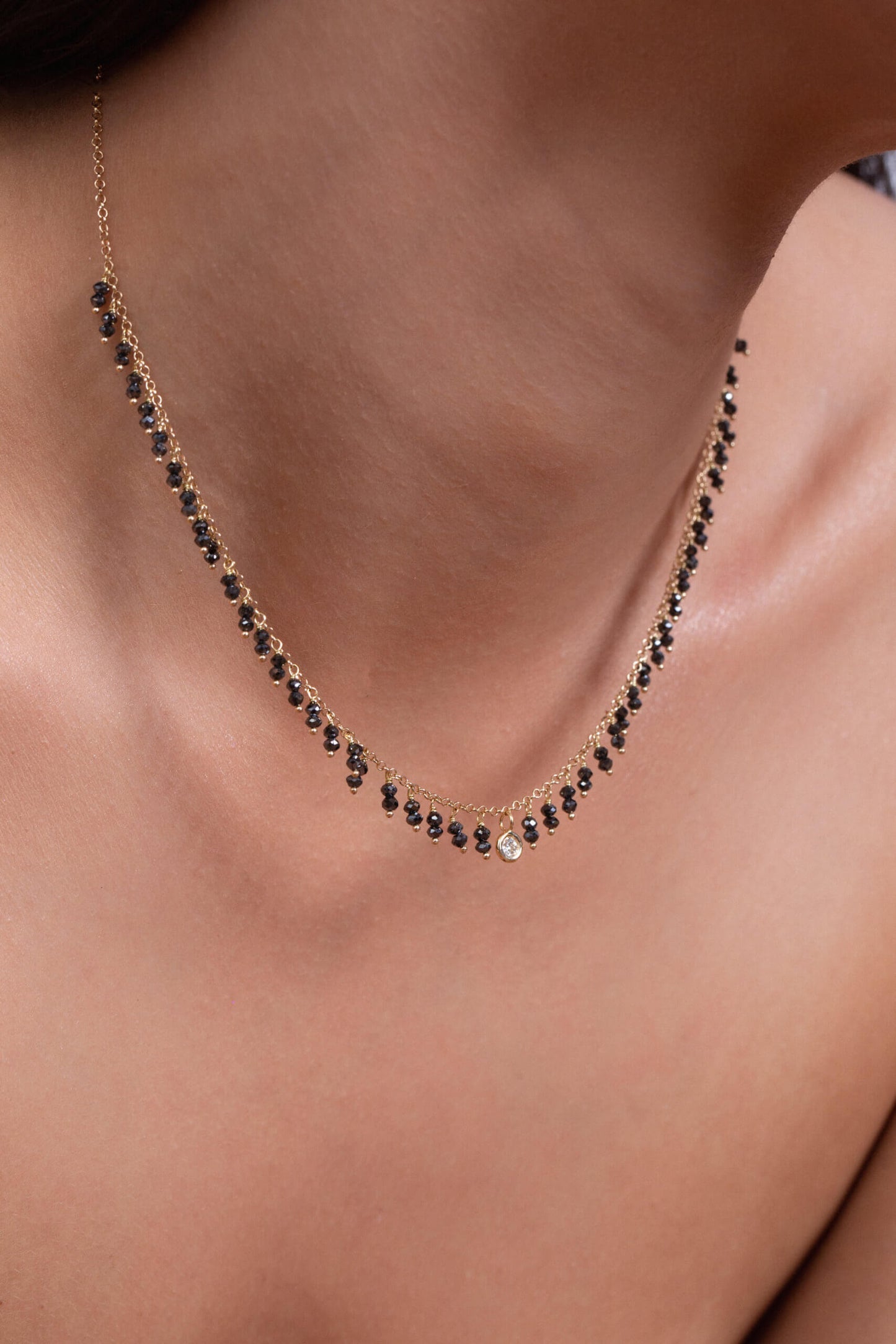Colar Hanging Brilhantes Negros 18k