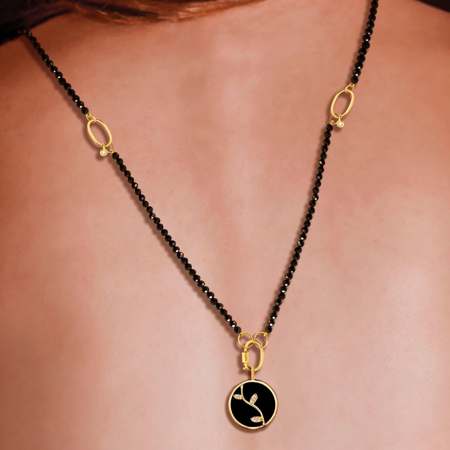 Pingente Teva com Ônix 18k