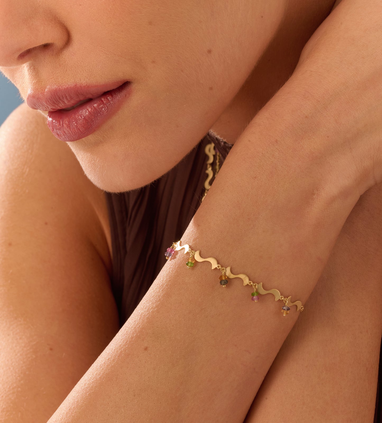 Pulseira Bossa Safiras Coloridas 18k