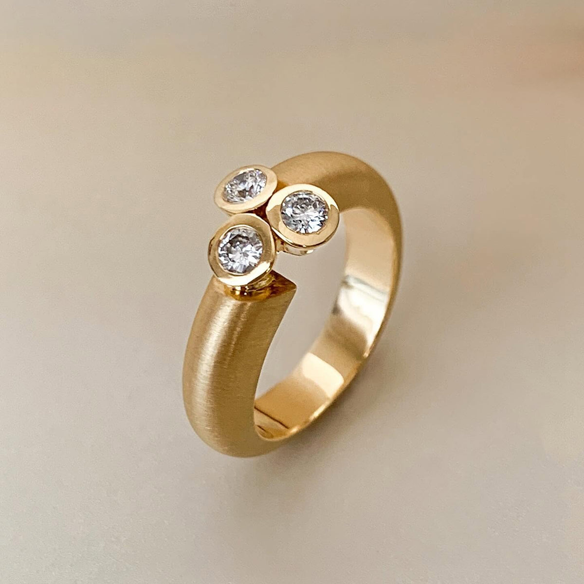 Anel Trilogia 18k