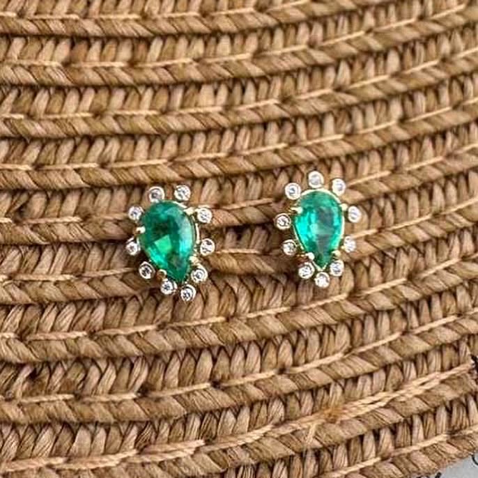 Brinco Espeto Esmeralda Gota com Brilhantes 18k