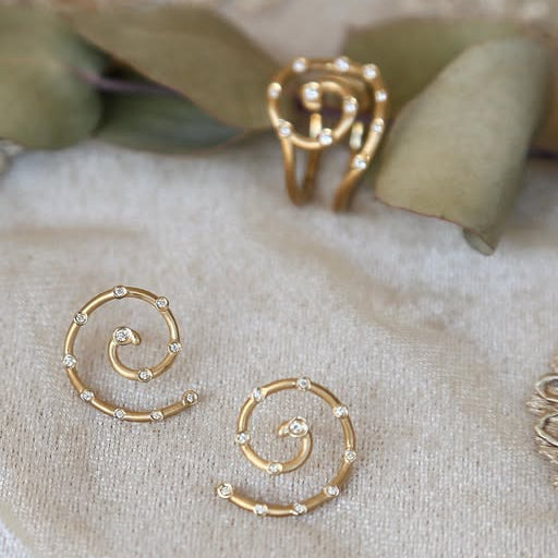 Brinco Espiral Dourado com Brilhantes 18k