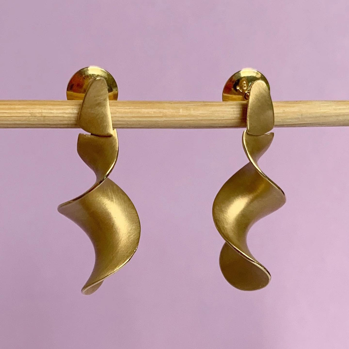 Brinco Twist 18k
