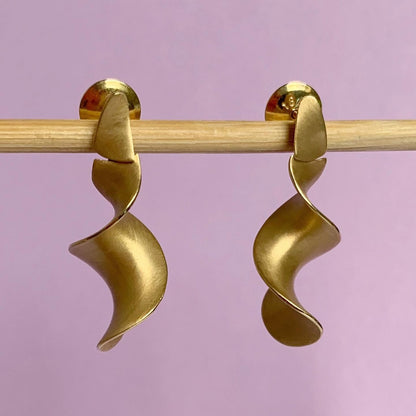 Brinco Twist 18k