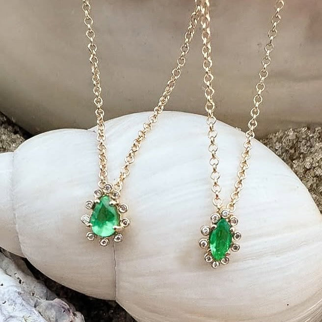 Colar Esmeralda Navete com Brilhantes 18k